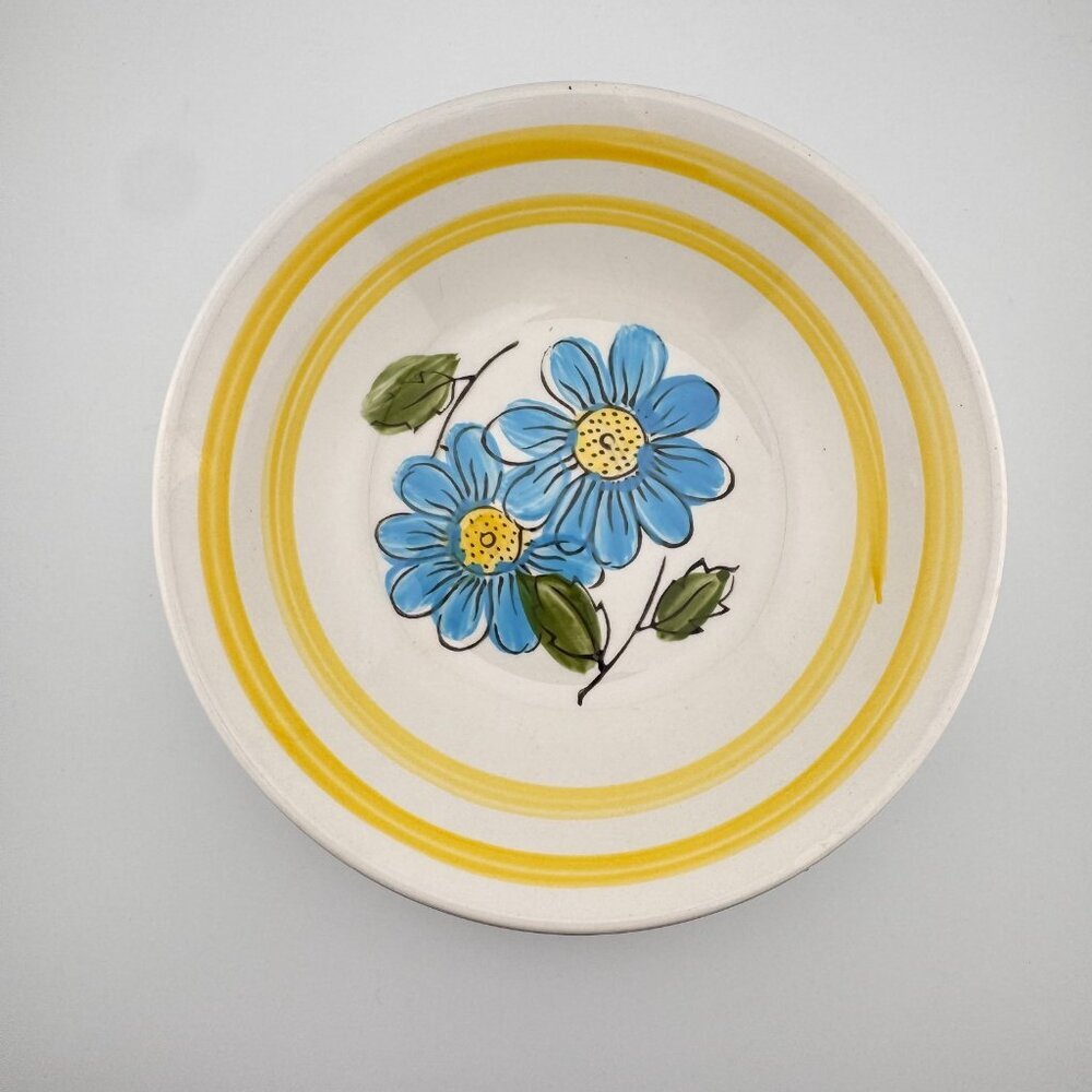 Mid-Century Modern Daisy Ceramic Serving Bowl Quiet Luxury Home Decor 7.25" - Picture 4 of 4